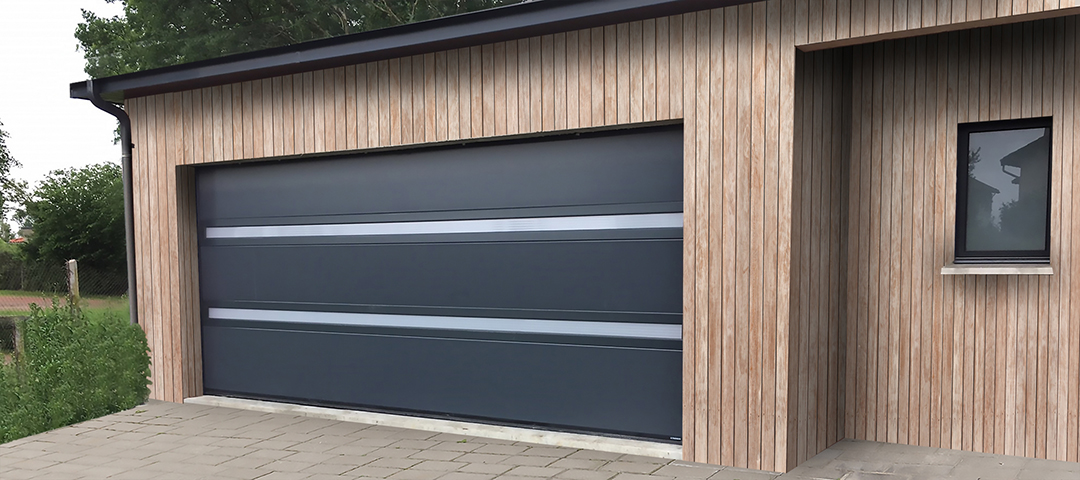 La Toulousaine vous propose un large choix de portes de garages sur mesure et de fabrication 100% Française.